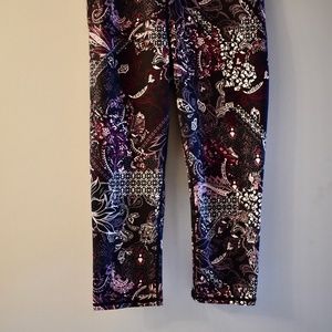 Cropped black and purple leggings